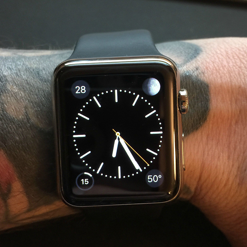 Cảm biến nhịp tim trên Apple Watch hoạt động như thế nào và tại sao không hoạt động với hình xăm?
